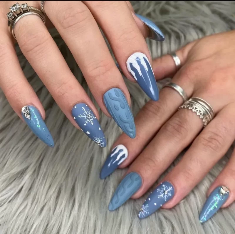 Classy blue sparkle winter nail finale