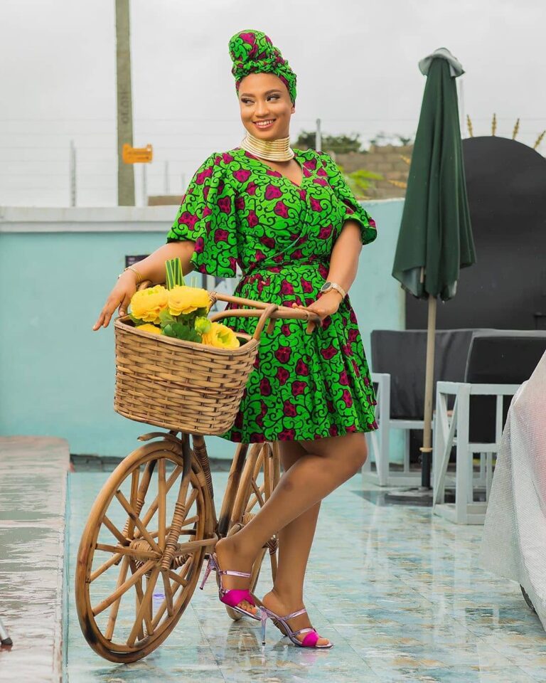 26 PHOTOS: Ankara Short Gown Styles